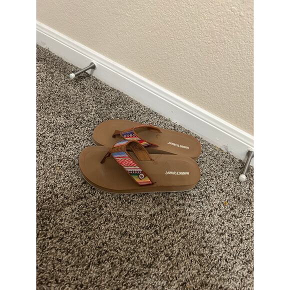 Minnetonka Flip Flops Women's Size 8 Comfort Slip On Tan Cute Sandals - Picture 3 of 9